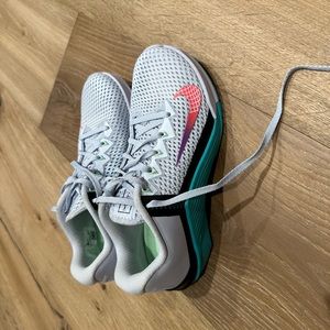 Nike Metcon 6 worn twice indoors. In very good used condition.